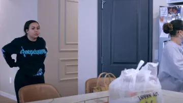 Forever 21 Fleece Goosebumps Graphic Pull porté par Briana DeJesus comme on le voit dans Teen Mom : The Next Chapter (S02E06)