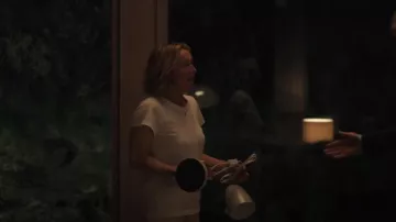 Rag & Bone The Slub Crew Neck T-Shirt porté par Birdie Bell (Asher Keddie) comme on le voit dans Fake (S01E02)