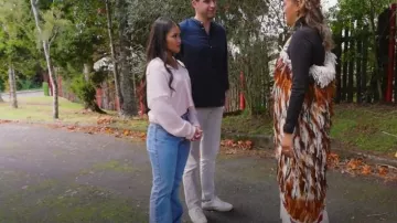 Jeans Levi’s Middy Flare en délavage moyen porté par Jenn Tran comme on le voit dans The Bachelorette (S21E04)