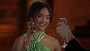 Lisa Nik Jewelry Bague carrée en béryl vert avec diamants portée par Jenn Tran comme on le voit dans The Bachelorette (S21E04)