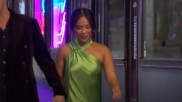 Galvan Ushuaia Satin Tieneck Gdress en Paris Green usado por Jenn Tran como se ve en The Bachelorette (T21E04)