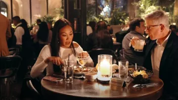 Haut Zara avec fronces porté par Katie Ginella comme on le voit dans Les vraies femmes au foyer du comté d’Orange (S18E04)