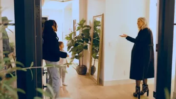 Alexander McQueen Bottines à plateforme en cristal céleste portées par Gina Kirschenheiter comme on le voit dans The Real Housewives of Orange County (S18E04)