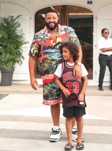 Louis Vuitton Multicolor Sunset Hawaiian Swim Shorts usados por DJ Khaled en la cuenta de Instagram @djkhaled