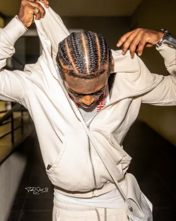 Rick Owens x Champion Milk White Mountain Zip Hoodie porté par Lil Uzi Vert sur le compte Instagram @liluzivurt