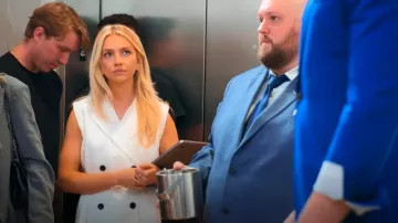 Vestido blazer de mezcla de lino de H&M usado por Savannah Gowarty como se ve en Owning Manhattan (T01E07)