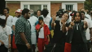 Camisa Louis Vuitton Faded Black Monogram Chambray usada por Tee Grizzley en Tay B x Lil Baby - ALL TEN (Video Musical Oficial)