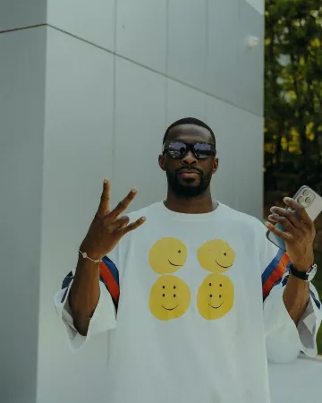 Kapital White Four Smiley Football T Shirt worn by Fikayo Tomori on the Instagram account @fikayotomori