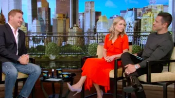 Robe A.L.C. Claire portée par Kelly Ripa telle que vue dans LIVE with Kelly and Mark le 2 août 2024