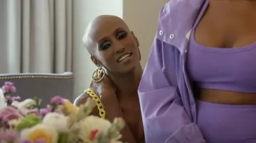 Louis Vuitton Louise Hoop GM Pendientes usados por Chanel Ayan como se ve en The Real Housewives of Dubai (S02E09)