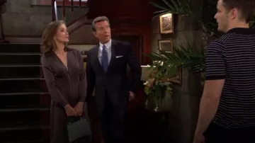 Vestido de manga larga con cremallera frontal de Vince usado por Diane Jenkins (Susan Walters) como se vio en The Young and the Restless el 30 de julio de 2024
