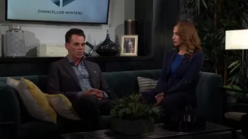 Cinq a Sept Rhinestone Crackle Crop Flare Pants usado por Lily Winters (Christel Khalil) como se ve en The Young and the Restless el 31 de julio de 2024