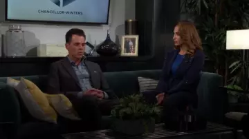 Cinq a Sept Rhinestone Crackle Crop Flare Pants usado por Lily Winters (Christel Khalil) como se ve en The Young and the Restless el 31 de julio de 2024