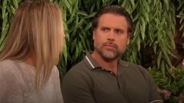 Polo de manga corta Good Man Brand Match Point Slub usado por Nick Newman (Joshua Morrow) como se vio en The Young and the Restless el 31 de julio de 2024
