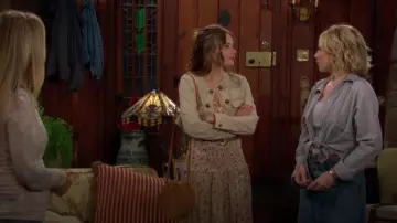 Bolso de ratán Poppy + Sage Camilla usado por Faith Newman (Reylynn Caster) en The Young and the Restless el 5 de agosto de 2024