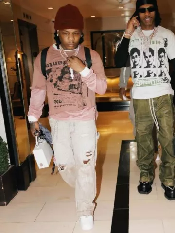 Bolso baúl Goyard White Grand Hotel usado por Rylo Rodriguez en la cuenta de Instagram @cbfw2040