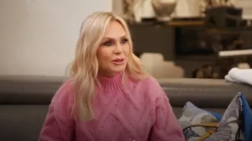 Vici Joan Pull en tricot torsadé porté par Tamra Judge comme on le voit dans The Real Housewives of Orange County (S18E05)