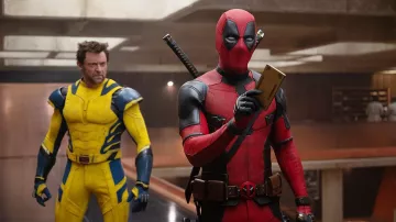 Costumes de Deadpool & Wolverine : Hugh Jackman porte une combinaison jaune pour représenter Wolverine / Logan