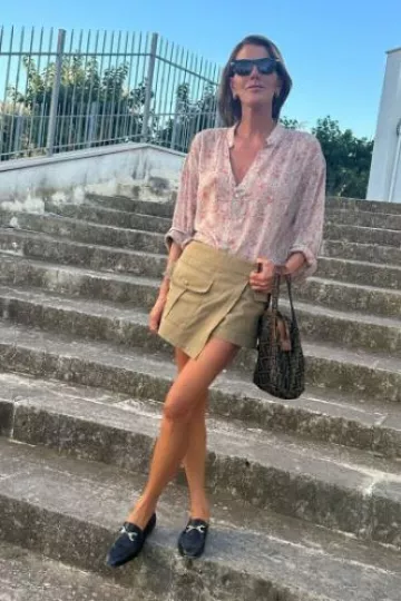 Fendi Vintage Ff Convertible Zip Tote Zucca Bag porté par Anna Dello Russo sur sa Story Instagram le 2 août 2024