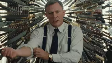 Outfits of Knives Out movie: Daniel Craig wears Omega Watch to portray Benoit Blanc