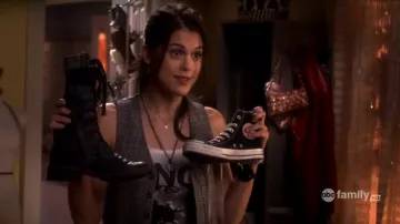 Chuck Taylor All Star Canvas High Top Shoe tenu par Kat Stratford (Lindsey Shaw) dans 10 Things I Hate About You (S01E13)