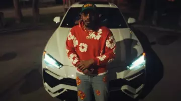 Denim Tears x Offset Light Wash & Orange Cotton Wreath Jeans porté par NTG à Myke Towers & NTG - LA PRIMERA VEZ (Vidéo Officielle)