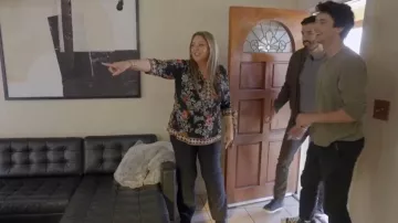 JM Collection Holiday Borders Tunique imprimée portée par Camryn Manheim comme on le voit dans Celebrity IOU (S07E12)