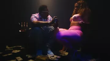 Alexander McQueen Zapatillas oversize de ante azul claro usadas por Finesse2tymes en Finesse2Tymes - Pretty Ricky [Video musical oficial]