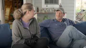 Veste Femme Grise Et Noire Championne portée par Gypsy Rose Blanchard comme on le voit dans Gypsy Rose : Life After Lock Up (S01E08)