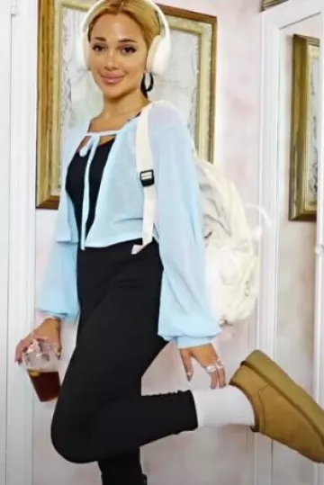 Shein Wireless Headset worn by Gabi Demartino on her Youtube Video Coquette Back to School Guide! School Supplies Outfits Inspo! on August 11, 2024