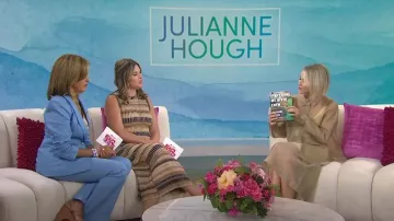 Simkhai Fairfax Robe midi sans manches en tricot à rayures portée par Jenna Bush Hager, comme on le voit dans Today with Hoda & Jenna le 14 août 2024