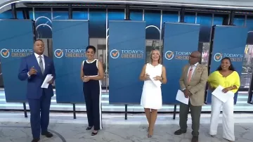 Tommy Hilfiger Color-Block Jumpsuit Sky porté par Sharon Epperson, comme on le voit dans Today le 14 août 2024