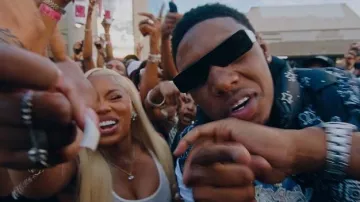 Gafas de sol Rick Owens Black Narrow Geth usadas por Rob49 en Monaleo x Rob49 - Don Who Leo (Añejo Remix) Video Oficial