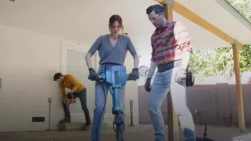 Rue Sophie Harriet V-Neck Wool & Cashmere Sweater worn by Mandy Moore as seen in Celebrity IOU (S08E01)