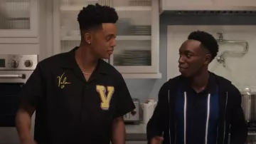 Chemise melon Valas VarsityV portée par Will Smith (Jabari Banks) comme on le voit dans Bel-Air (S03E01)