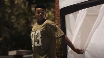 T-shirt standard en tissu de football porté par Will Smith (Jabari Banks) comme on le voit dans Bel-Air (S03E01)