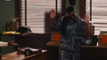 Kith Bandana Mesh Curtis Short porté par Jazz (Jordan L. Jones) comme on le voit dans Bel-Air (S03E03)