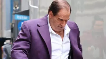 Get the looks of The Penguin TV series: Oswald Cobblepot (Colin Farrell) wears Purple blazer jacket in season 1, episode 1