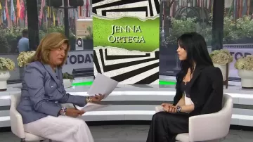 Camisole en soie à bordure de dentelle Rebecca Minkoff en Philo porté par Jenna Ortega comme on le voit dans Today le 19 août 2024