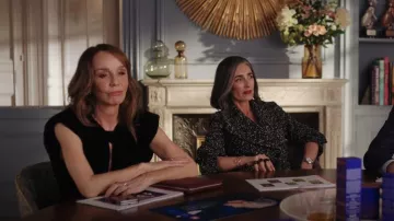 Robe Isabel Marant Rabea portée par Sylvie Grateau (Philippine Leroy-Beaulieu) vue dans Emily in Paris (S04E04)