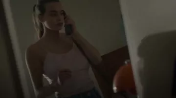 Top de camisola de terciopelo aplastado de H&M usado por Chloe Ayling (Nadia Parkes) como se ve en Secuestrado: La historia de Chloe Ayling (T01E01)
