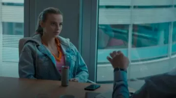 Vestido ajustado con cuello de H&M usado por Chloe Ayling (Nadia Parkes) como se ve en Secuestrado: La historia de Chloe Ayling (T01E05)