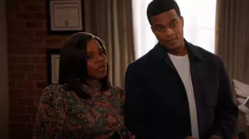 Robe à fleurs froncée Aqua portée par Amara Patterson (Kelly Jenrette) comme on le voit dans All American : Homecoming (S03E07)