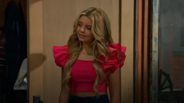 Sunday in Brooklyn Top de manga ondulada de cuello cuadrado usado por Destiny Baker (Mallory James Mahoney) como se ve en BUNK'D: Learning the Ropes (T07E14)