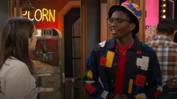 Quanhaigou drôle rétro des années 80 des années 90 Graffiti été unisexe imprimé réversible bob chapeau porté par Noah Lambert (Israel Johnson) comme on le voit dans BUNK’D : Apprendre les ficelles du métier (S07E15)