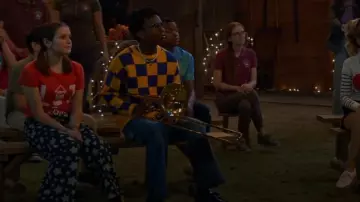 Forever 21 Checkered Sweater porté par Noah Lambert (Israel Johnson) tel qu’on le voit dans BUNK’D : Learning the Ropes (S07E17)
