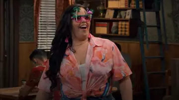 Mavrans Tailored Fit Flamingo Print Waterproof Short Sleeve Performance Button-Up Shirt worn by Lou Hockhauser (Miranda May) as seen in BUNK'D: Learning the Ropes (S07E17)