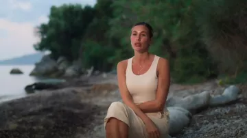 New Look Jersey Crème Côtelé Tie Waist Robe Midi portée par Catherine Richards comme on le voit dans Love Is Blind : UK (S01E06)