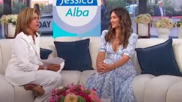 Robe Sabina Bilenko Paige portée par Jessica Alba vue dans Today le 21 août 2024