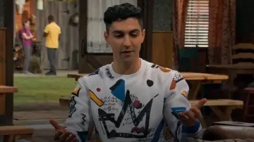 Screenshot Pullover Activewear Street Fashion Crew Neack Sweatshirt worn by Parker Preston (Trevor Tordjman) as seen in BUNK'D: Learning the Ropes (S07E17)